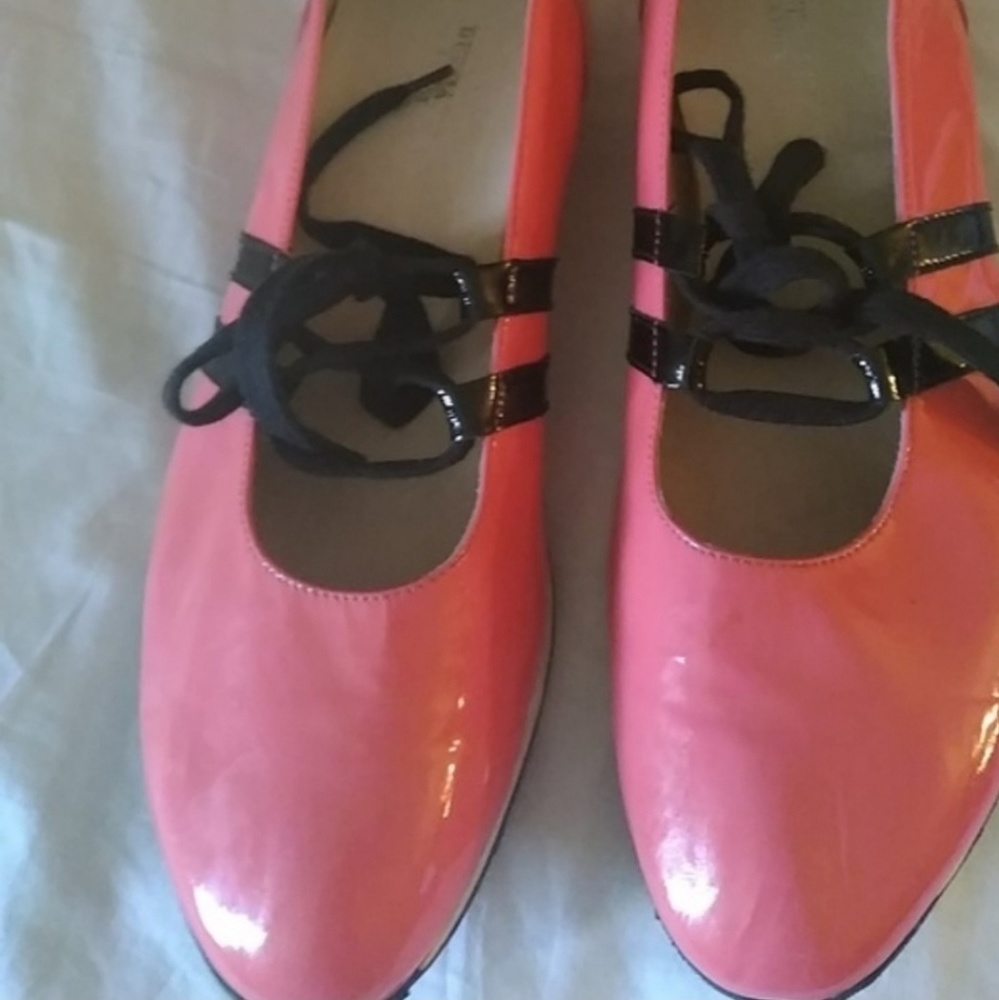 Beauty pink patent leather shoes.  Made in Italy